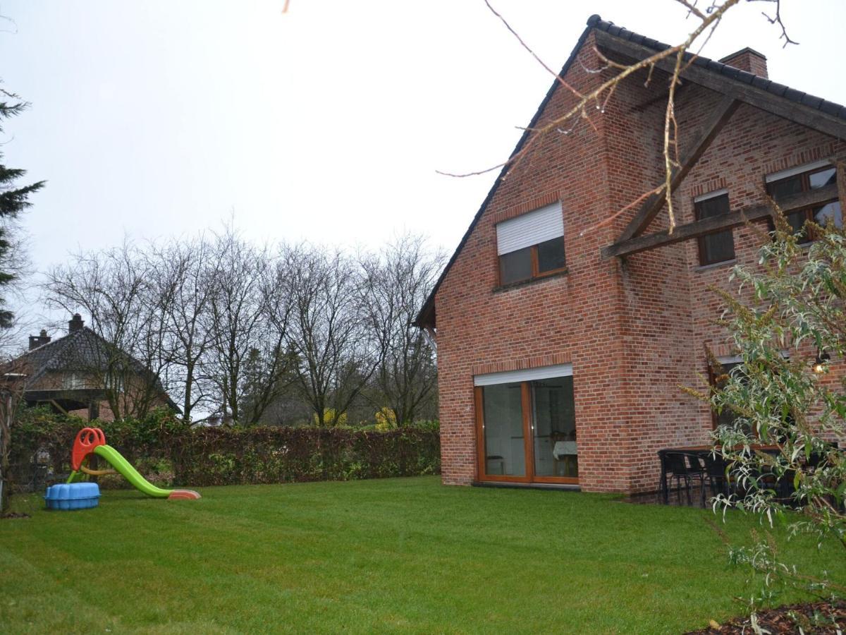 Welcoming Villa In Puivelde With Terrace Garden Barbeque Экстерьер фото